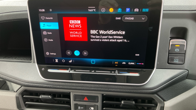 Volkswagen Crafter Cr35 Mwb Diesel 4Motion 2.0 TDI 177PS Commerce Plus Low Roof Van Auto